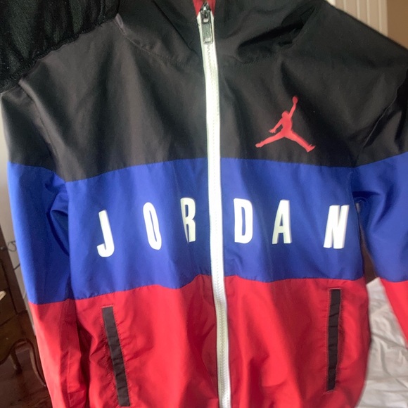 Boys Jumpman Jordan windbreaker jacket. Like new. Size small. Ages 8-10 - Picture 2 of 7